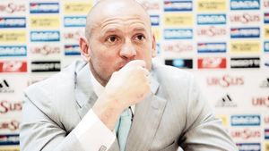 Stelea e nemulțumit de "tricolorii" mici: "Îi mai las două zile și apoi trebuie să facă așa cum zic eu!"