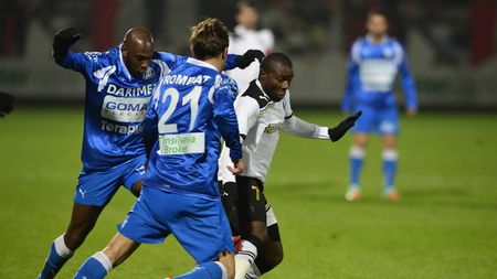 Dezastru pentru un club de tradiție din Liga I!** 13 jucători nu s-au prezentat la reunire. "Ne ducem spre Liga a III-a! Vom lua 7-8 goluri pe meci"