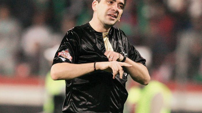 Străinul e... Deaconu