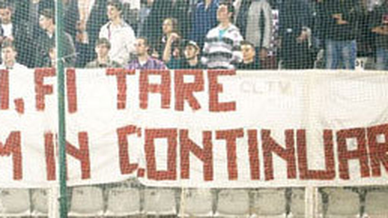 Lecție de gramatică pentru fanii giuleșteni! **FOTO Cum i-au umilit vasluienii pe "diavolii vișini"