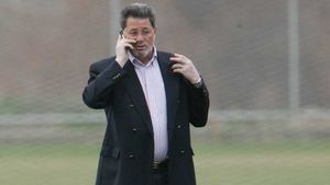 Dinu despre Petrescu:** "Năravul românesc s-a întors la el!"