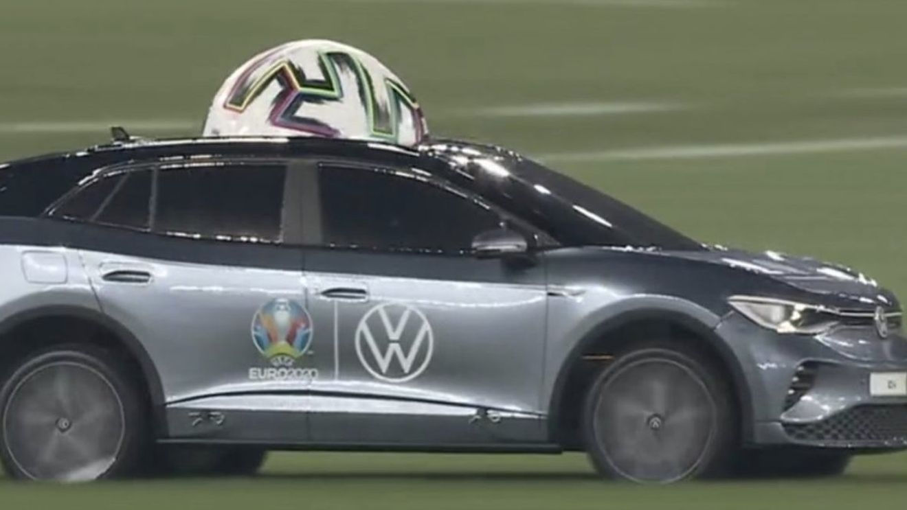 Moment de neuitat înainte de Euro 2020! Cum a fost adusă mingea înaintea meciului Turcia - Italia | FOTO & VIDEO