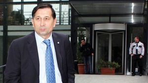 "Crăciunescu vrea să plătească polițe!** Prima lui grijă e să dea în mine! Am pierdut 12 puncte de când e la CCA"