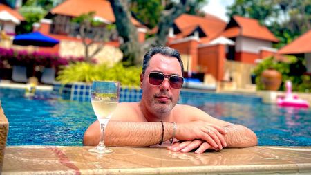 „Cu Novak Djokovic am băut primul cocktail din viața mea”. Fostul tenismen român, coleg de cameră cu sârbul legendar, dezvăluie cum a călcat prima dată într-un bar, la invitația lui „Nole” | EXCLUSIV