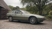 Ce au descoperit când au ridicat capota unui Porsche 924 Turbo din 1979, care n-a fost mișcat din garaj de 30 de ani