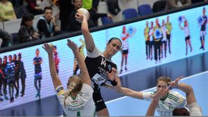 #20pentru20 | A fost tot timpul cu o minge în mână, astfel că până la 20 de ani a câștigat un titlu mondial și a cucerit Liga Campionilor! Bianca Bazaliu și-a găsit locul într-un vestiar cu mare greutate, precum cel al echipei CSM București