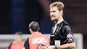 Alexandru Tudor va arbitra Barcelona - Basel