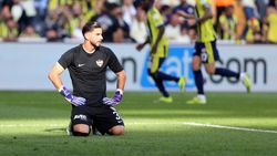 Horațiu Moldovan a luat 5 goluri în prima repriză și antrenorul n-a mai suportat: out din echipă la pauza meciului cu Fenerbahce! Ce notă a primit