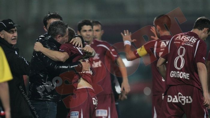 Singuri, dar fericiți! Rapid -"U" Cluj 3-0