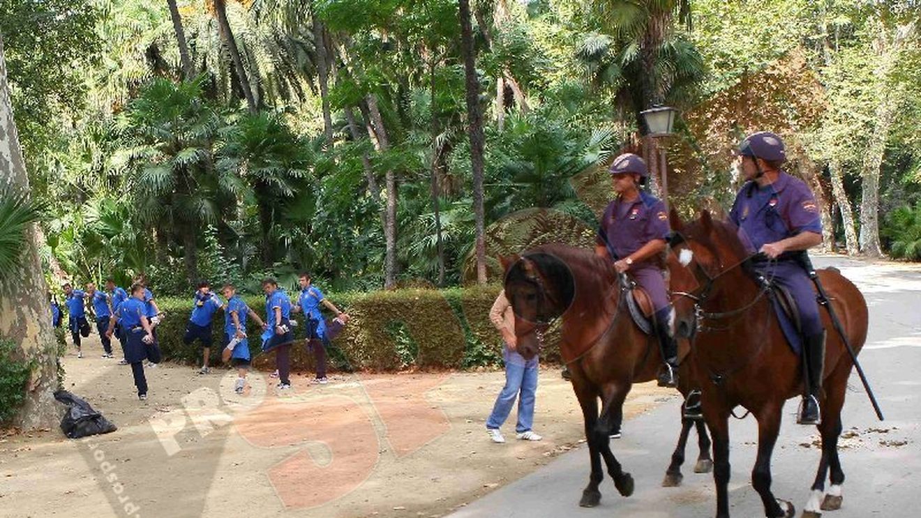 "Autobaza" a ajuns în Spania!** Vezi de ce se teme Sevilla de Urziceni :)