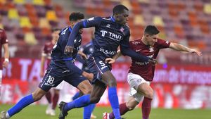 Ar putea să fie cea mai mare greșeală din viața de antrenor a lui Gică Hagi! „Regele” l-a dat afară, iar acum fotbalistul e un star în Liga 1 și a declanșat un război între FCSB și CFR Cluj pentru transferul lui