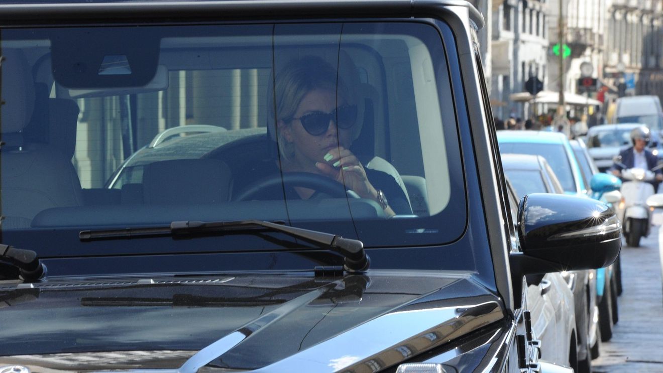 Divorțul cu scandal dintre impresară şi fotbalistul milionar continuă. Judecătorii o interzic pe rețelele de socializare, dar diva e în pragul disperării: „E una dintre principalele surse de venit”