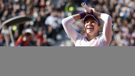 "Simona, ai adus soarele!". Halep a dominat-o copios pe Kuznetsova, iar vremea a reacționat parcă la cererea ei 