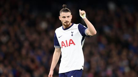 Unul dintre cei mai mari dușmani ai lui Radu Drăgușin i-a cerut iertare după meciul cu City. Gest fără precedent