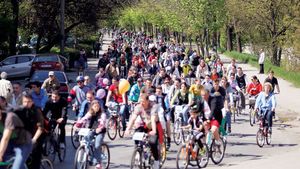 Bicicleta fără vârstă!** La 72 de ani, Marin Cenua este veteranul caravanei "ProSport cu bicicleta la mare"