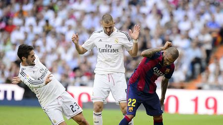 Primul "unsprezece" al jucătorilor care rămân liberi de contract: Dani Alves, Terry, Gerrard sau Drogba, printre vedete