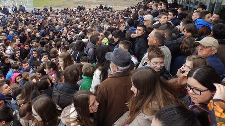 IMAGINEA ZILEI vine din "Orașul Regelui"! Mobilizare de neînchipuit pentru antrenamentul lui Novak Djokovic, înainte de meciul Serbia - Croația, din Cupa Davis