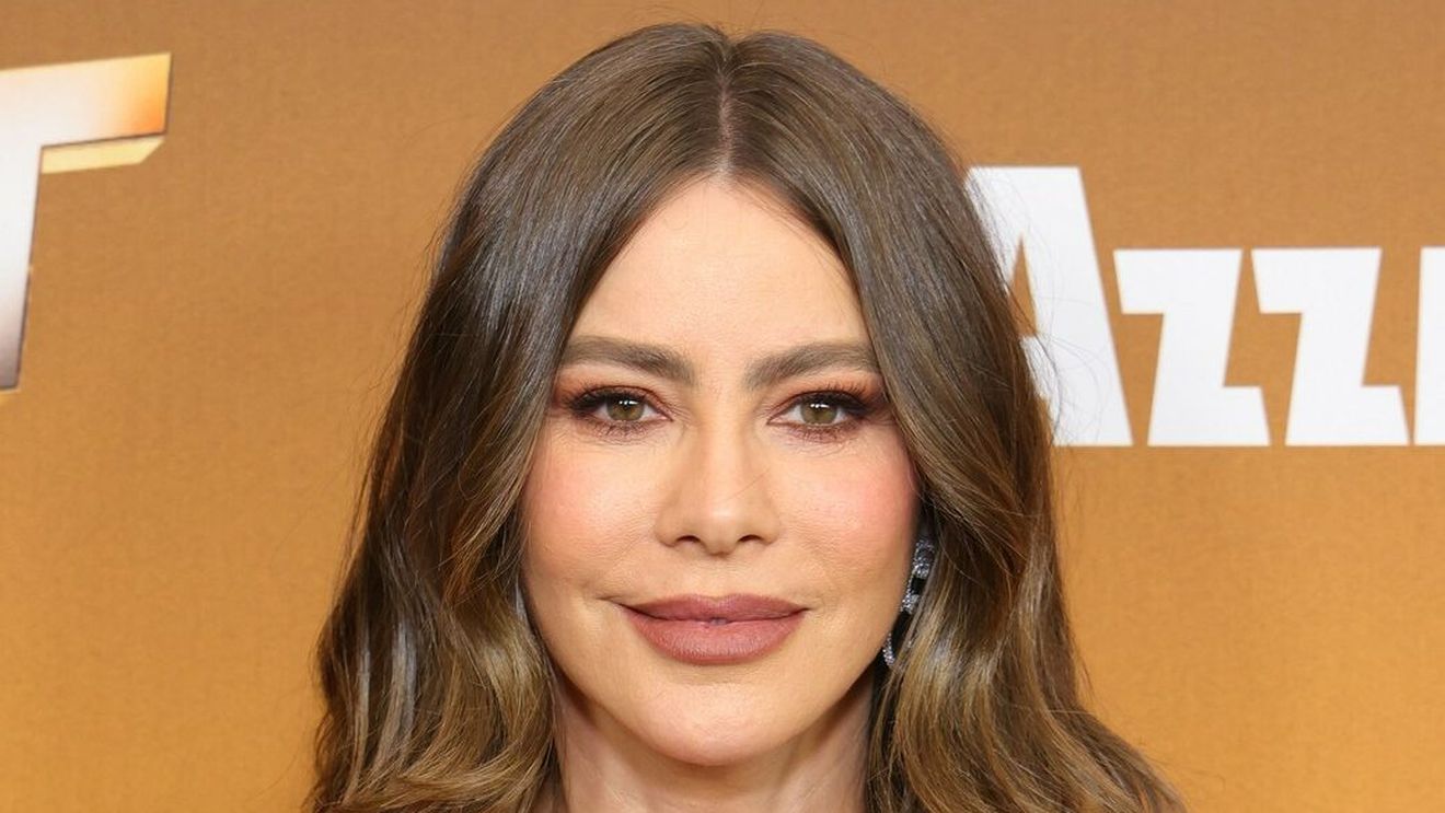 Soția s-a băgat între bărbatul ei și celebra actriță. Nevasta lui Canelo Alvarez, moment ciudat cu Sofia Vergara