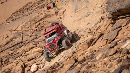 Probleme pentru Claudiu Barbu și Marius Lupu la Raliul Dakar 2021: „Am peticit noi cât am putut, dar a cedat din nou"