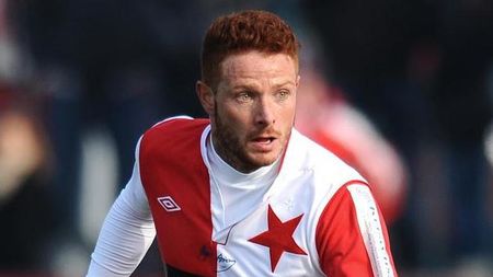 UPDATE: Marcel Gecov, mijlocaș ceh de 27 de ani, care a jucat la Fulham, s-a înțeles cu Rapid. Prima poză alături de Valerii Moraru și fularul Rapidului