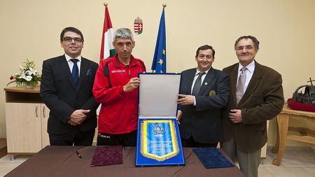 Miercurea Ciuc vrea să-și înscrie echipele de juniori în campionatele din Ungaria! Președintele FK Csikszereda dă de pământ cu Guvernul României și ministrul Sportului: ”Dacă un ministru arogant vrea să ucidă sportul românesc, este treaba lui, dar noi, ungurii din Transilvania, batem la ușa alăturată”