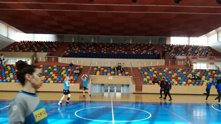 Să vină marele derby! Vâlcea s-a desprins la șase puncte în Liga Națională, după un joc disputat la Galați, la ora prânzului, în cursul săptămânii, cu interes zero. CSM București mai are un hop în Liga Campionilor