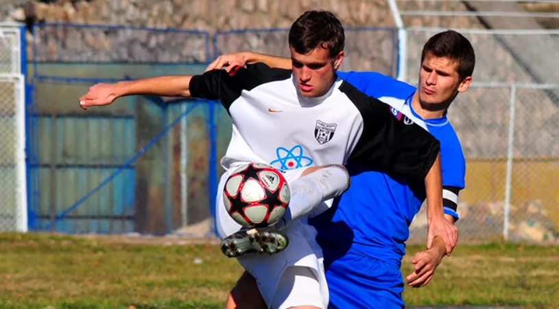 FC Hunedoara, harnică,** Jiul și Mureșul Deva, mai leneșe