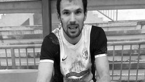 Fotbalul a fost lovit de o nouă tragedie! A murit pe teren după ce a primit o minge în piept. FOTO | Nimeni nu a mai putut face nimic