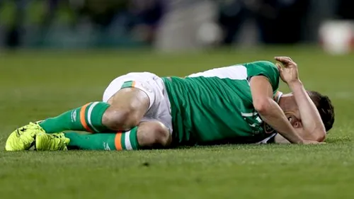 Foto explicit | Partea urâtă a jocului de fotbal: Kevin Doyle a suferit o accidentare groaznică în Irlanda - Elveția 1-0
