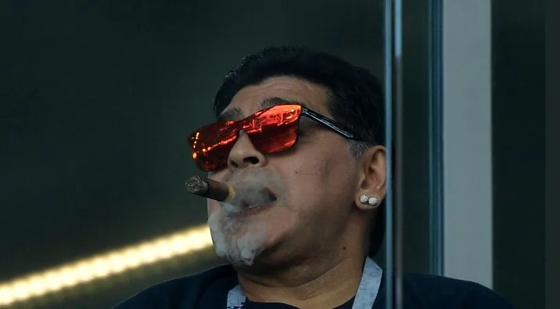 FOTO | Faceți loc! Maradona i-a sfidat pe organizatorii Campionatului Mondial. Cum a fost surprins fotbalistul legendar la partida Argentina - Islanda