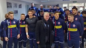 Meciul anului pentru FC Botoșani. VIDEO | Primarul a mers să-i încurajeze pe jucătorii lui Liviu Ciobotoriu. "E un moment pe care îl așteptăm de zeci de ani. Sunteți eroi"