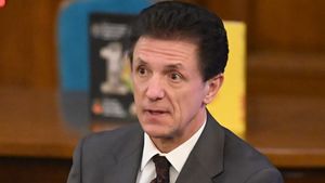 Prima decizie pe care Gică Popescu a luat-o după ce a cumpărat echipa de la Gică Hagi: „Am renunțat la el pe perioada nedeterminată”