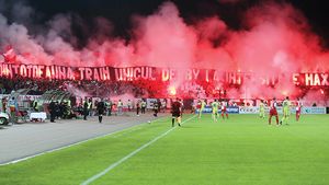 Intensitate maximă, în tribune