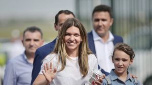 FOTO | Simona Halep și-a mai împlinit o dorință, imediat după câștigarea titlului de la Roland Garros. A vrut neapărat să aibă același suvenir ca Șarapova, Nadal și Serena Williams. Povestea unei fotografii de suflet: "Cu o aprobare specială și cu însoțitor..."