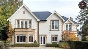 Își vinde vila cu 3.900.000 de euro, după ce s-a mutat într-un conac