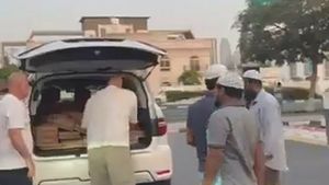 Românul care are vilă de 20.000.000 de euro la Dubai a ajuns să împartă mâncare pe străzile din Emirate: „Unul dintre cei mai iubiți străini”