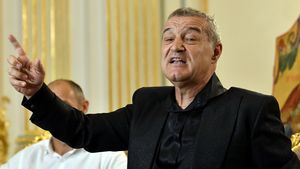 Gigi Becali face transferuri cum îi vindea tatăl său oile lui Spiru, negustorul care a murit la 106 ani. Anunț despre afacerea Tudose: „Acum, le dau atât!”