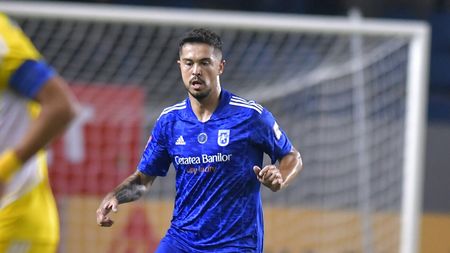 Gabi Iancu l-a făcut imediat uitat pe Andrea Compagno! Gol superb reușit de fotbalistul lui FC U Craiova în meciul cu U Cluj: a catapultat mingea direct în vinclu | VIDEO