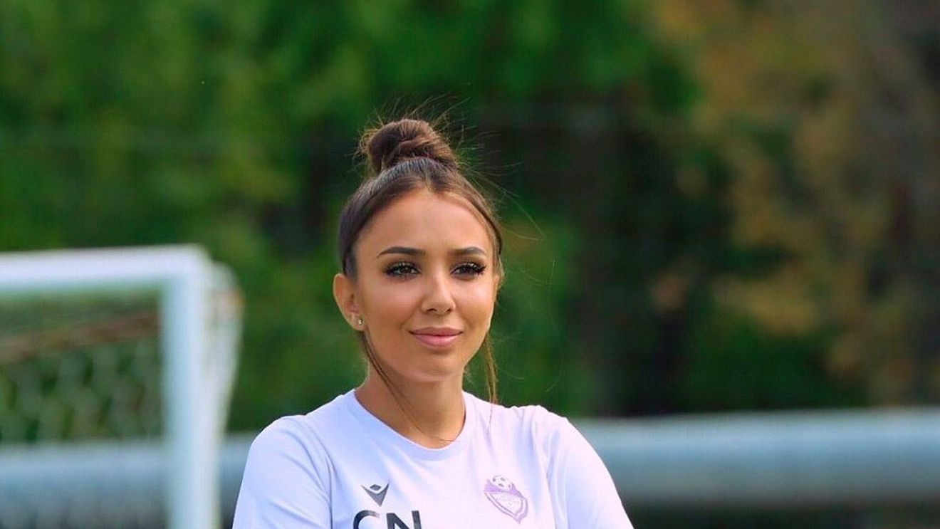 Patroana din fotbalul românesc care face ravagii cu imaginile ei provocatoare se iubește cu un fotbalist! Ce nu-i acceptă: „Vezi-ți de treaba ta!”