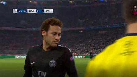 VIDEO | Neymar, "bombardat" cu suluri de bancnote aruncate de fanii lui Bayern. Cum a reacționat brazilianul