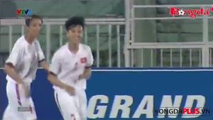 VIDEO | A marcat de două ori din corner, cu ambele picioare, în același meci