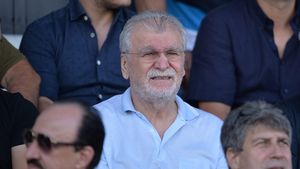 Dinu Gheorghe, dezvăluiri incredibile: „Eu știu clar părerea lui Stoichiță despre Răzvan Lucescu!” Ironie pentru FRF: „Îi ajuta Giovanni Becali să ia cina cu Mourinho!” | VIDEO EXCLUSIV ProSport Live