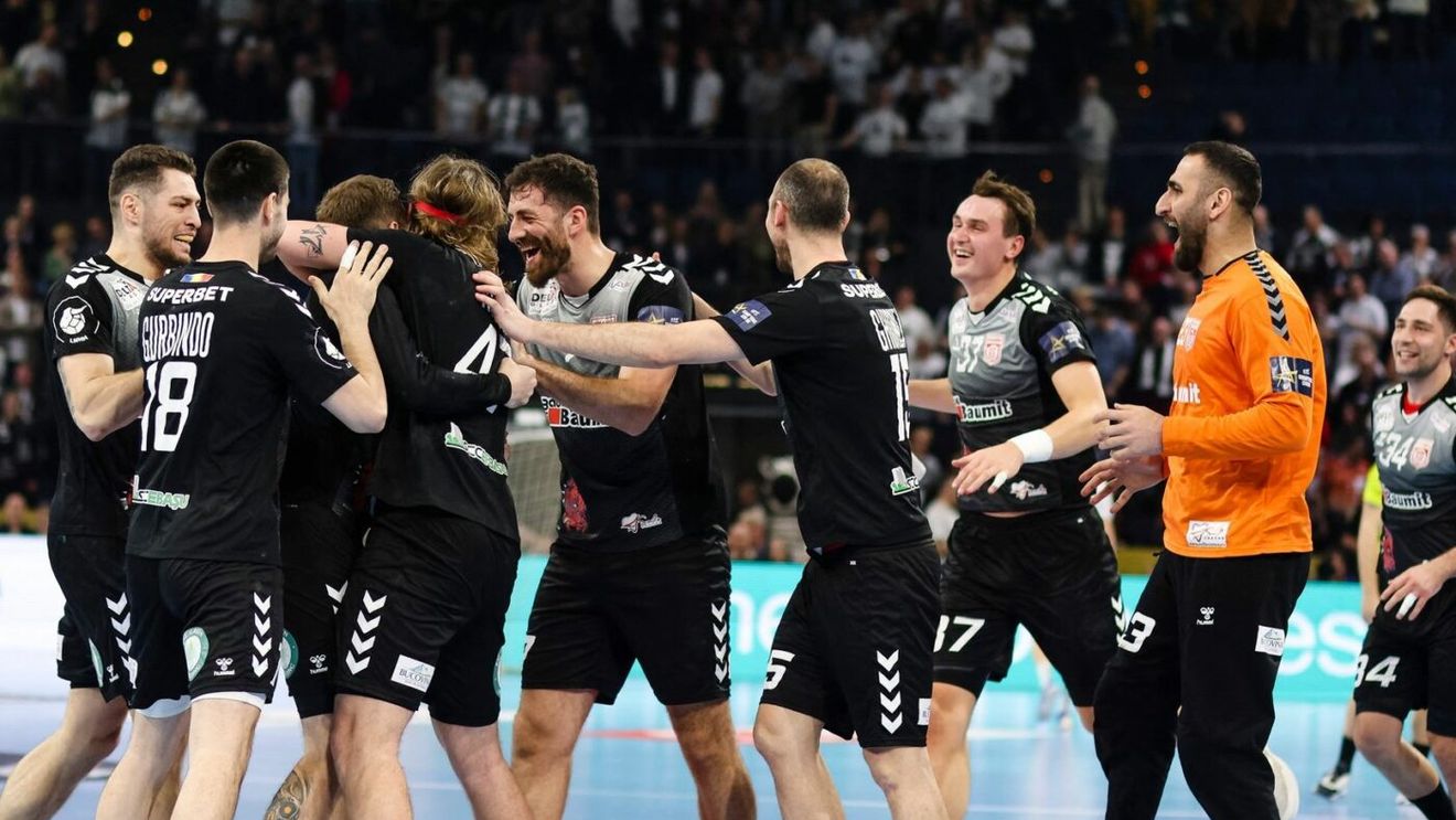 Ce gafă! Oficialii Federației Române de Handbal le-au greșit dinamoviștilor medaliile de campioni naționali