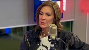 Roxana Ciuhulescu spune că a fost păcălită să pozeze în Playboy, la 22 de ani de la pictorialul care a șocat România! Vedeta TV și-a căutat dreptatea, dar „s-a luptat cu morile de vânt”: „M-am supărat foarte tare” | GALERIE FOTO