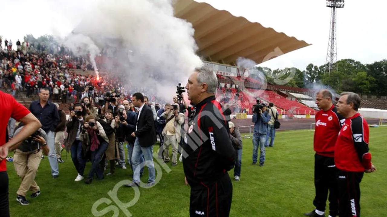 FOTO Ritualuri și spectacol în tribune la primul antrenament al lui Stoicikov