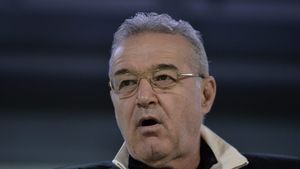 Gigi Becali vrea să dea o nouă lovitură cu transferul unui fotbalist străin, dar e avertizat de patronul acestuia: „Dacă se laudă că ar fi dat 900.000 de euro pe Edjouma, o să vadă cât îi cer în vară pe ăsta!” | EXCLUSIV