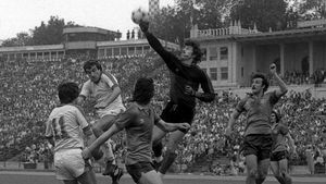 "Eram nașul Stelei în anii '80!"** Vezi ce fostă glorie dinamovistă împlinește azi 55 de ani