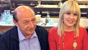 Adevărul despre relația Traian Băsescu - Elena Udrea, spus de un fost consilier prezidențial: "Îmbrăcată în roșu, cu o fustă mini provocatoare, atârnând pe biroul lui..."