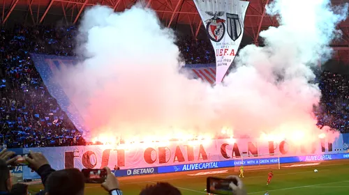 „Craiova Maxima”, sărbătorită înainte de Universitatea Craiova – FCSB! Coregrafie de senzație și show pirotehnic incendiar, care a întrerupt meciul pentru câteva minute! GALERIE FOTO
