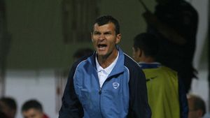 Gloria se gândește la Dinamo